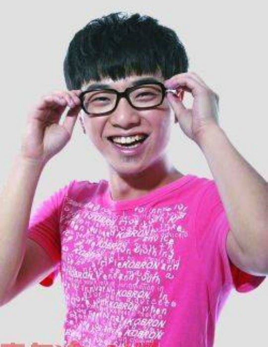 华晨宇旧照被疯传 网友：“差很大！” ｜ goxuan